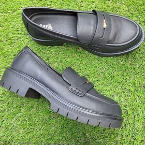 Mia Girl Chunky Lug Sole Loafers   Size 8